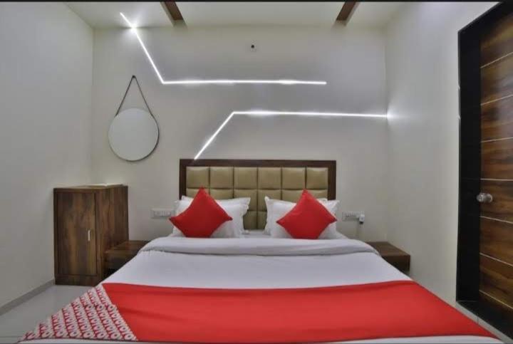 Hotel Kailash Virpur エクステリア 写真
