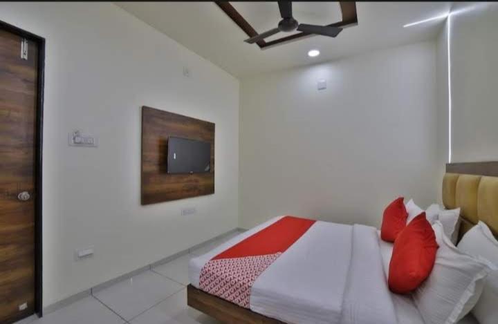 Hotel Kailash Virpur エクステリア 写真